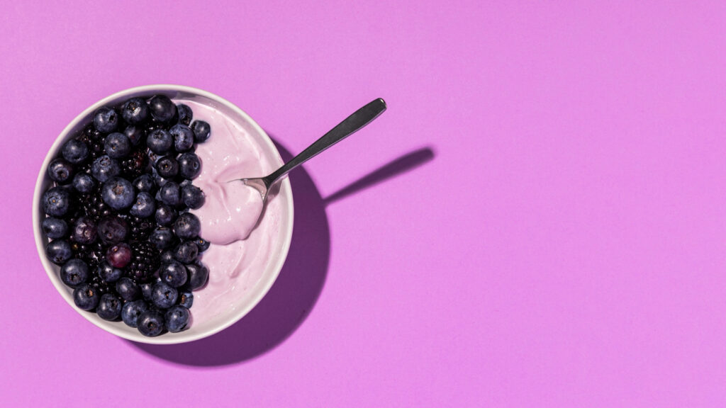 Açaí bowl topped with fresh blueberries representing food tech healthy nutrition personalisation