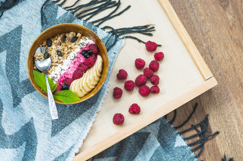 Zero waste sustainable healthy food packaging with reusable containers and compostable materials